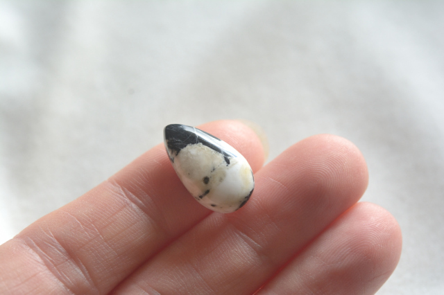 ホワイトバッファロー【14】（17.5×10mm）