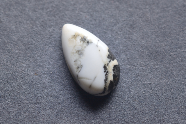 ホワイトバッファロー【14】（17.5×10mm）