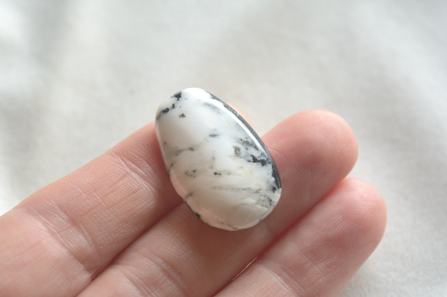 ホワイトバッファロー【15】（26×16.5mm）