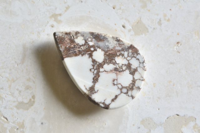 ワイルドホース【15】ルース・カボション（29.5×20.5mm）