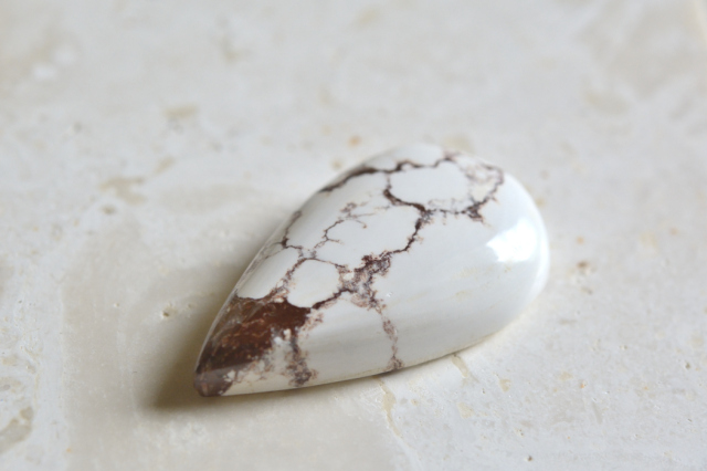 ワイルドホース【17】ルース・カボション（32.5×18.5mm）