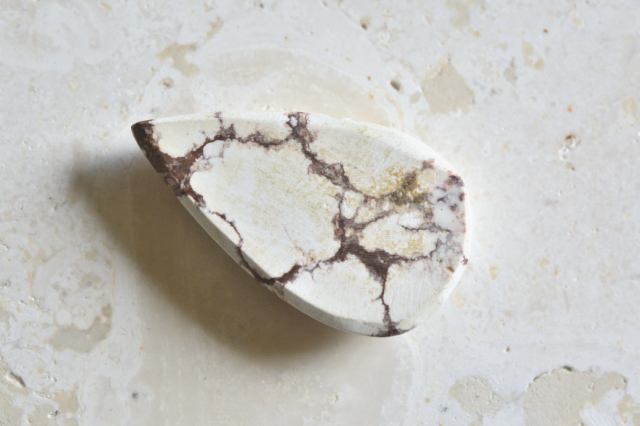 ワイルドホース【17】ルース・カボション（32.5×18.5mm）