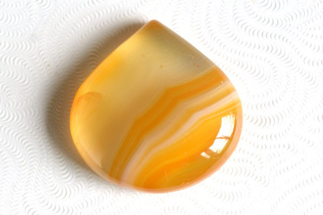 イエローアゲート【9】ルース・カボション　（28.5×28mm）