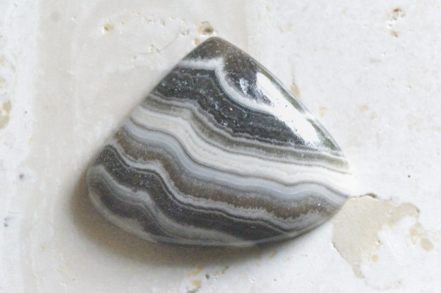 ゼブラカルサイト【5】ルース・カボション（24×30mm）