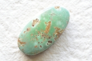 イラン産（ペルシャ）ターコイズ【88】天然石ルース・カボション（39.5×21mm）
