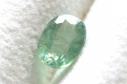 ミントグリーンカイヤナイト【2】ルース・ファセットカット（8×6mm）