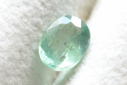 ミントグリーンカイヤナイト【3】ルース・ファセットカット（8×6mm）