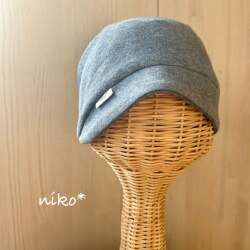 つば付きリバーシブルニットキャップ（ネイビーｘブラック）