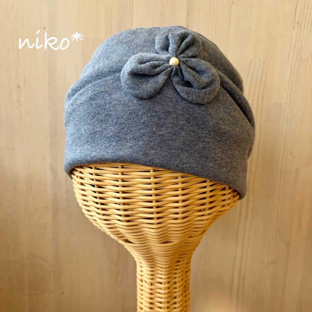 花付きオーガニックニットキャップ（ブルー）