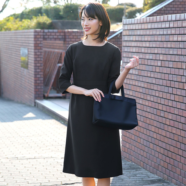 【美品】She's ブラックフォーマル ワンピース 黒 膝丈 日本製 op47 喪服 ブラックフォーマル レディース 日本製 礼服 ロング丈