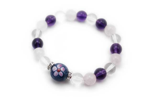 有田焼と天然石のブレスレット(Arvo) 染錦梅紋様水晶ローズクォーツアメジスト