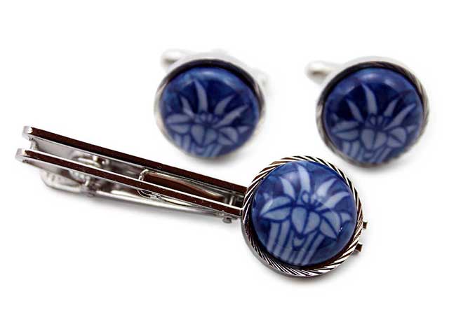 有田焼カフスタイピンセット 染付アヤメ 丸型