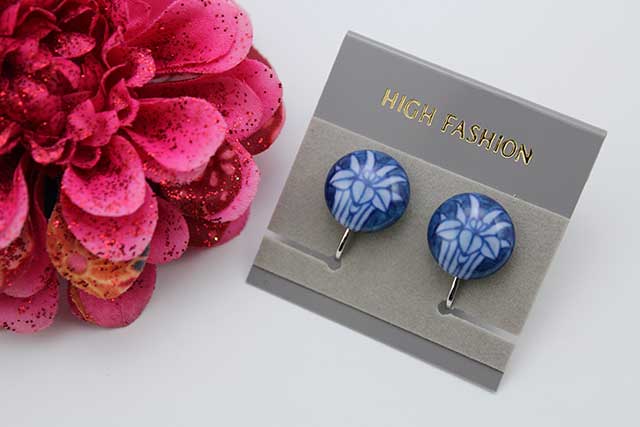 有田焼イヤリング 染付アヤメ