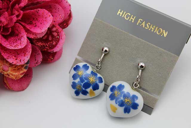 有田焼イヤリング ハート ブルー桜紋様