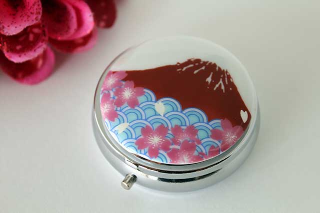 有田焼富士山ピルケース 赤富士桜