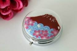 有田焼富士山ピルケース 赤富士桜