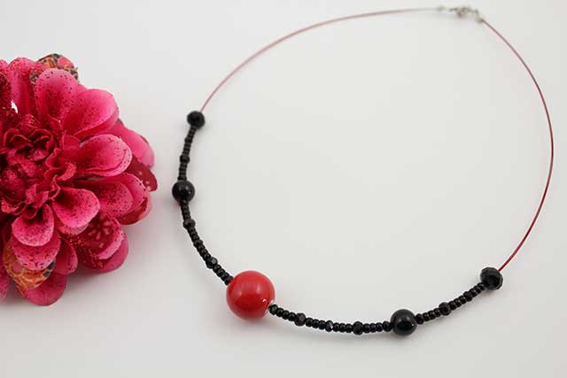 有田焼磁器玉天然石ペンダント(Arvo) 赤オニキス