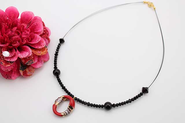 有田焼ひねり天然石ペンダント(Arvo) 流星レッドオニキス