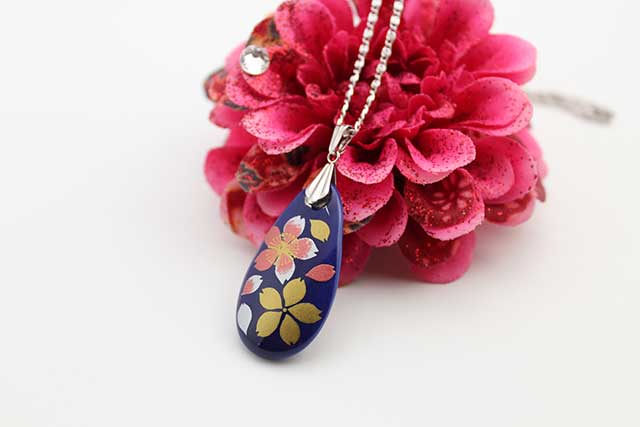 有田焼両面ペンダント 小  瑠璃桜吹雪