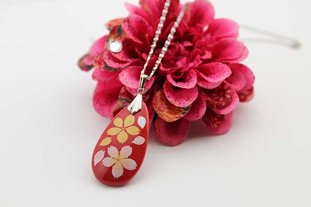 有田焼両面ペンダント 小  赤桜吹雪