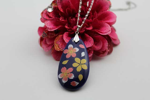 有田焼両面ペンダント 大  瑠璃桜吹雪