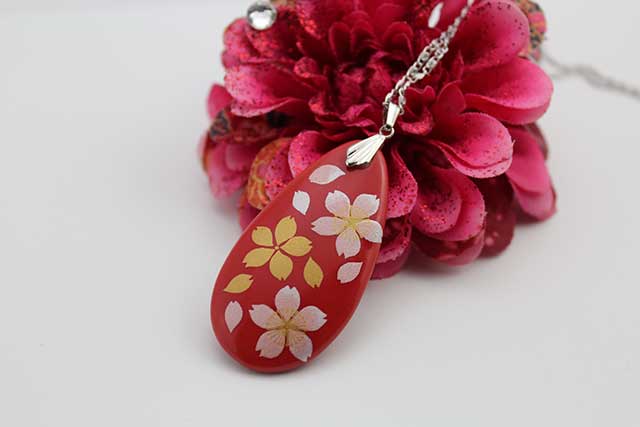 有田焼両面ペンダント 大  赤桜吹雪