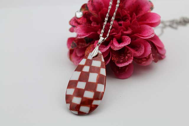 有田焼両面ペンダント 大  錦赤市松紋様