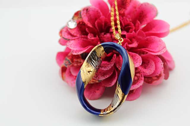 有田焼ひねりペンダント 中 流星ブルー