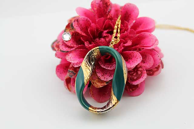 有田焼ひねりペンダント 中 流星グリーン