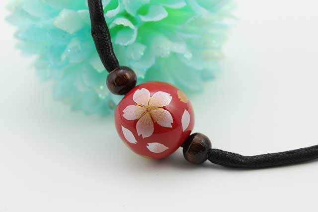 有田焼磁器玉皮紐ペンダント(フリー) 小  赤桜吹雪 