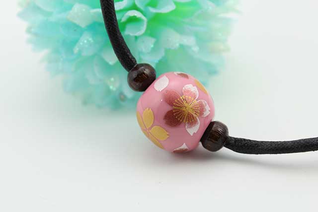 有田焼磁器玉皮紐ペンダント(フリー) 小  ピンク桜吹雪 