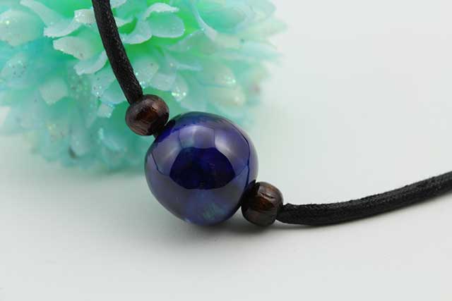 有田焼磁器玉皮紐ペンダント(フリー) 小  釉彩瑠璃ブルー 