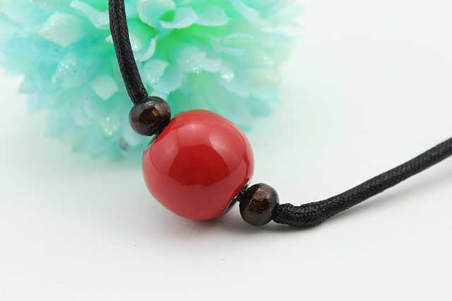 有田焼磁器玉皮紐ペンダント(フリー) 小  赤