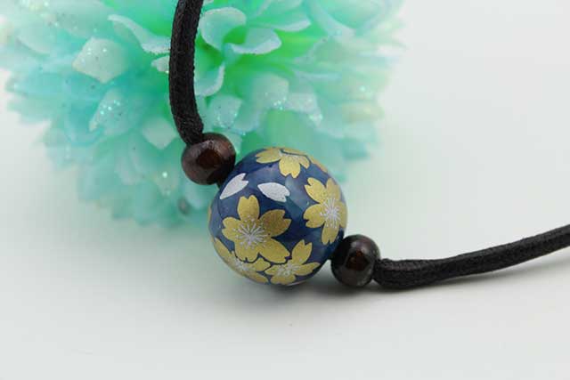 有田焼磁器玉皮紐ペンダント(フリー) 小  呉須金彩桜