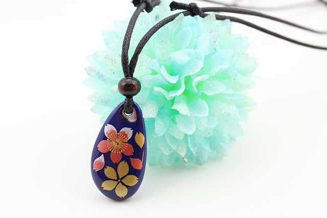 有田焼両面皮紐ペンダント(フリー) 小  瑠璃桜吹雪