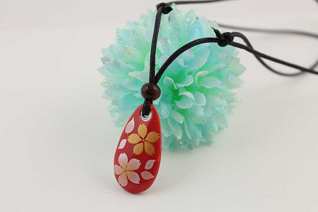 有田焼両面皮紐ペンダント(フリー) 小  赤桜吹雪