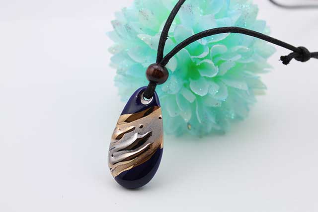 有田焼両面皮紐ペンダント(フリー) 小  流星ブルー