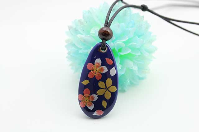 有田焼両面皮紐ペンダント(フリー) 大  瑠璃桜吹雪