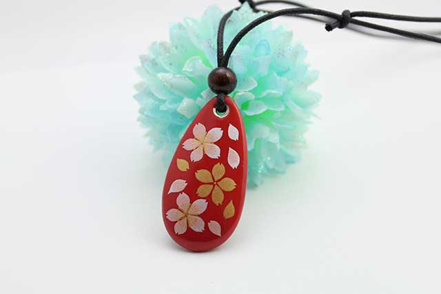 有田焼両面皮紐ペンダント(フリー) 大  赤桜吹雪