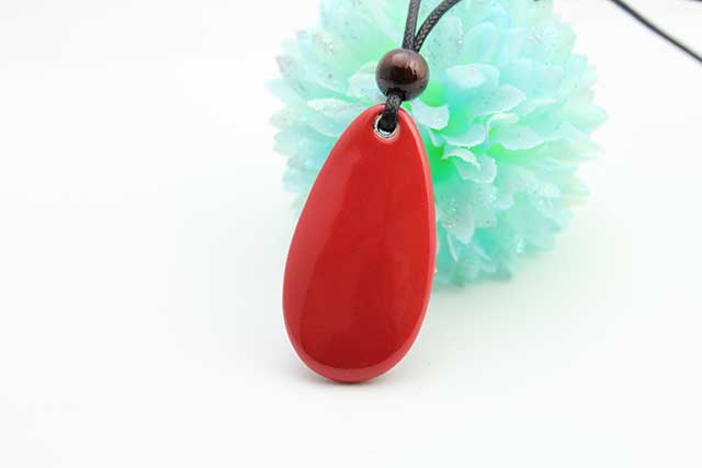 有田焼両面皮紐ペンダント(フリー) 大  赤