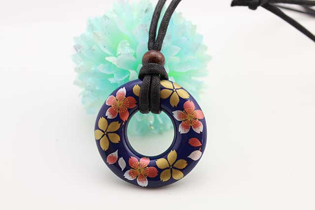 有田焼リング皮紐ペンダント(フリー)   瑠璃桜吹雪