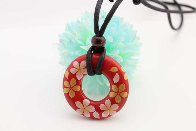 有田焼リング皮紐ペンダント(フリー)   赤桜吹雪