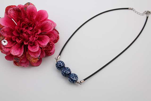 有田焼染錦三つ玉チョーカーネックレス 染付たこ唐草