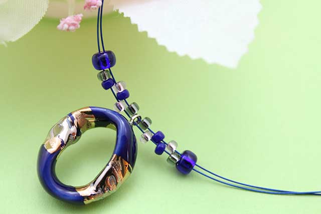 有田焼ひねりビーズワイヤーネックレス 流星ブルー