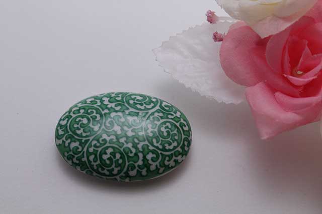 有田焼帯留 グリーン唐草 楕円型