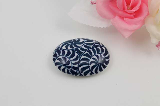 有田焼帯留 染付たこ唐草 楕円型