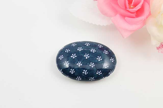 有田焼帯留 染付小梅 楕円型