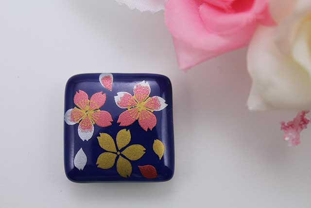 有田焼帯留 るり桜吹雪(赤) 角型