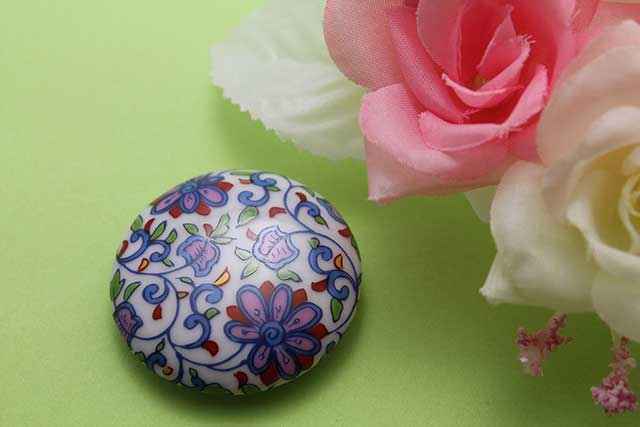 有田焼帯留 花唐草 丸型