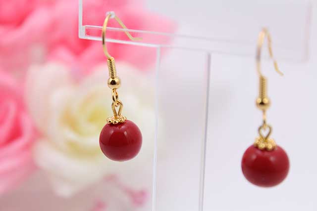 有田焼ピアス 磁器玉